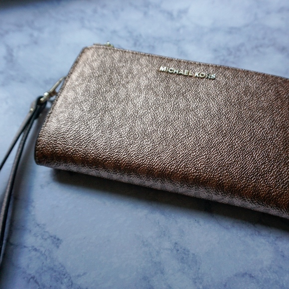 MICHAEL Michael Kors Handbags - Michael Kors Smartphone Wallet